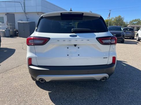 Used 2025 Ford Escape SE image 5