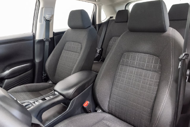Used 2025 Honda HR-V LX image 12