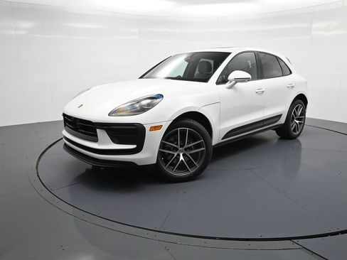 Certified 2026 Porsche Macan AWD/4WD image 28