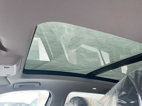 New 2026 Volkswagen Tiguan SE image 10