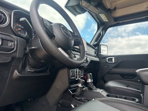 Used 2025 Jeep Gladiator Sport image 36