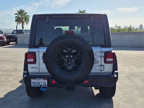 Used 2024 Jeep Wrangler Unlimited AWD/4WD image 5