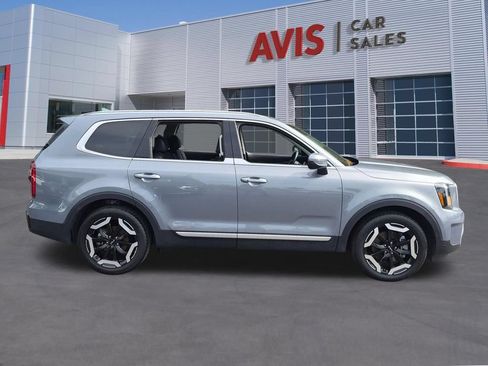 Used 2025 Kia Telluride S FWD image 5