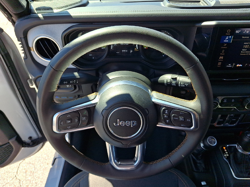 Used 2024 Jeep Wrangler Unlimited Sahara AWD/4WD image 18