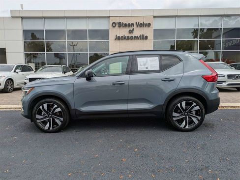 Used 2023 Volvo XC40 B5 Ultimate image 3