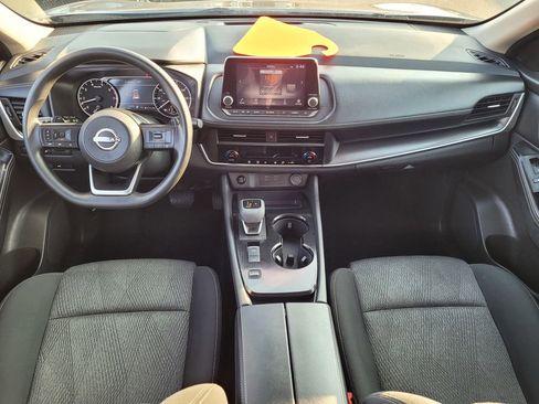 Used 2024 Nissan Rogue SV image 9