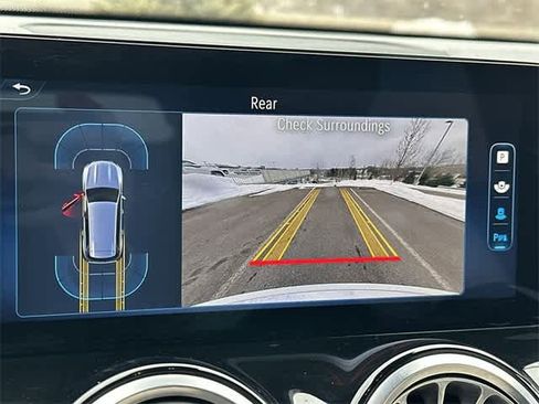 Used 2025 Mercedes-Benz GLB 250 4MATIC image 14