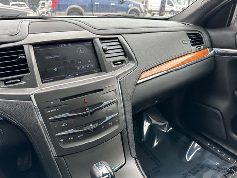 Used 2013 Lincoln MKS image 26