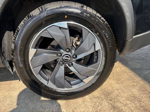 Used 2025 Nissan Rogue SV FWD image 31