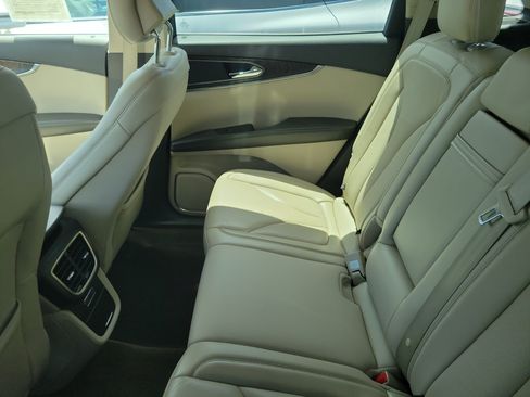 Used 2018 Lincoln MKX Reserve FWD image 9