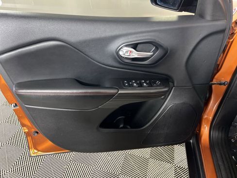 Used 2015 Jeep Cherokee Trailhawk w/ Comfort/Convenience Group image 22