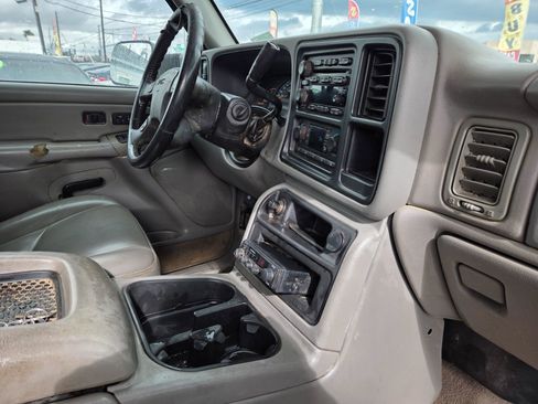 Used 2005 GMC Sierra 2500 SLT w/ Heavy-Duty Power Package image 14