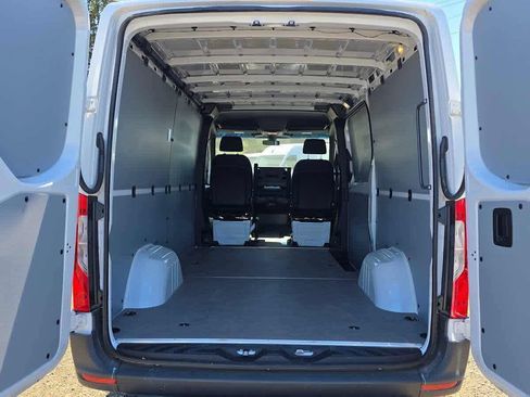 Used 2025 Mercedes-Benz Sprinter 2500 image 21