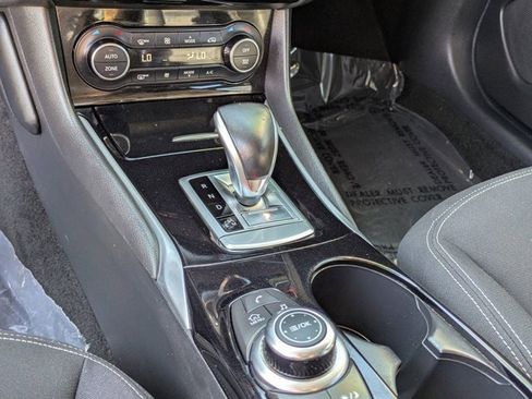 Used 2017 INFINITI QX30 image 19