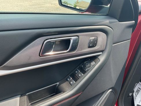 Used 2025 Ford Explorer ST image 10