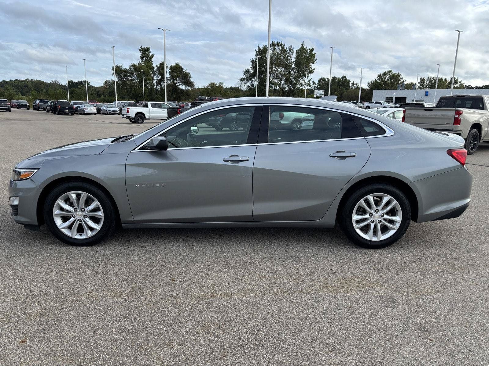 Used 2024 Chevrolet Malibu LT FWD image 2