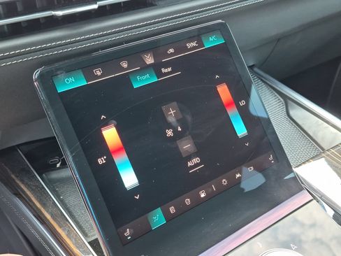 Used 2025 Cadillac Escalade Premium Luxury AWD/4WD image 25