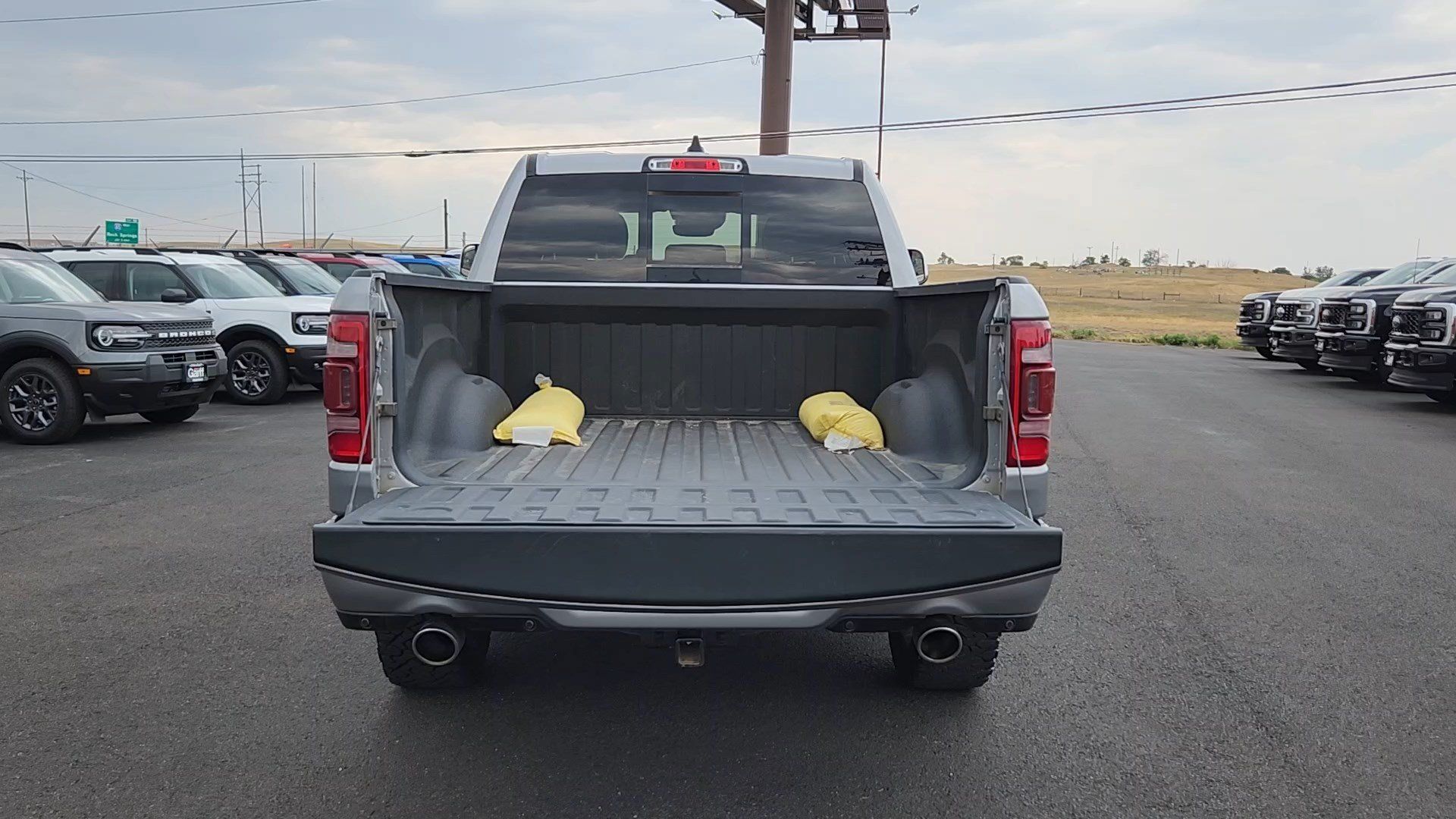 Used 2022 RAM 1500 Limited w/ Body Color Bumper Group AWD/4WD image 17