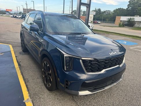 Used 2024 Kia Sorento EX w/ Panoramic Sunroof Package FWD image 8