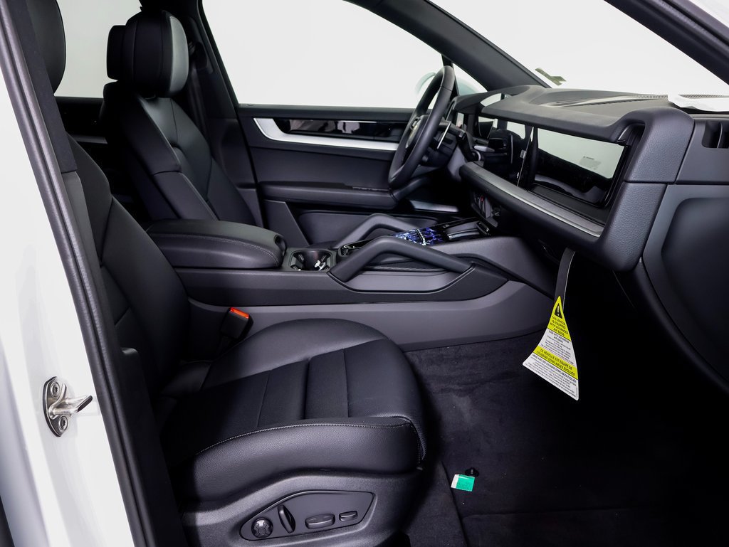 Certified 2025 Porsche Cayenne AWD/4WD image 8