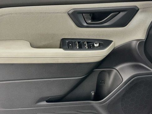 Certified 2025 Subaru Forester Premium AWD/4WD image 16