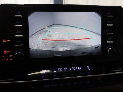 Used 2022 Toyota Sienna XLE image 4