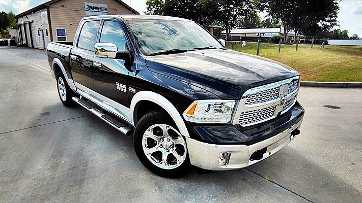 Used 2015 RAM 1500 Laramie w/ Convenience Group AWD/4WD image 4
