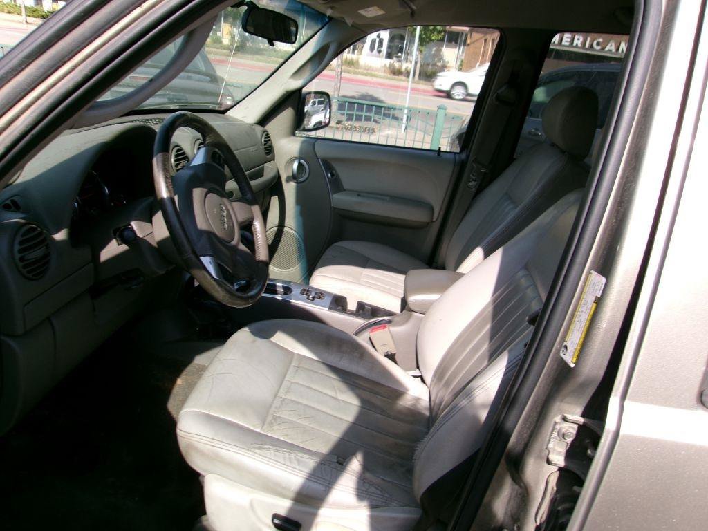 Used 2007 Jeep Liberty Limited AWD/4WD image 8