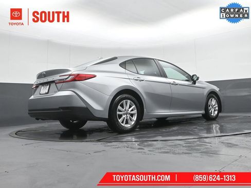 Used 2025 Toyota Camry LE image 39