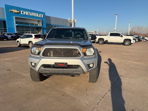 Used 2012 Toyota Tacoma 4x4 Double Cab image 2