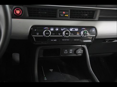 Used 2025 Honda Pilot Touring image 14