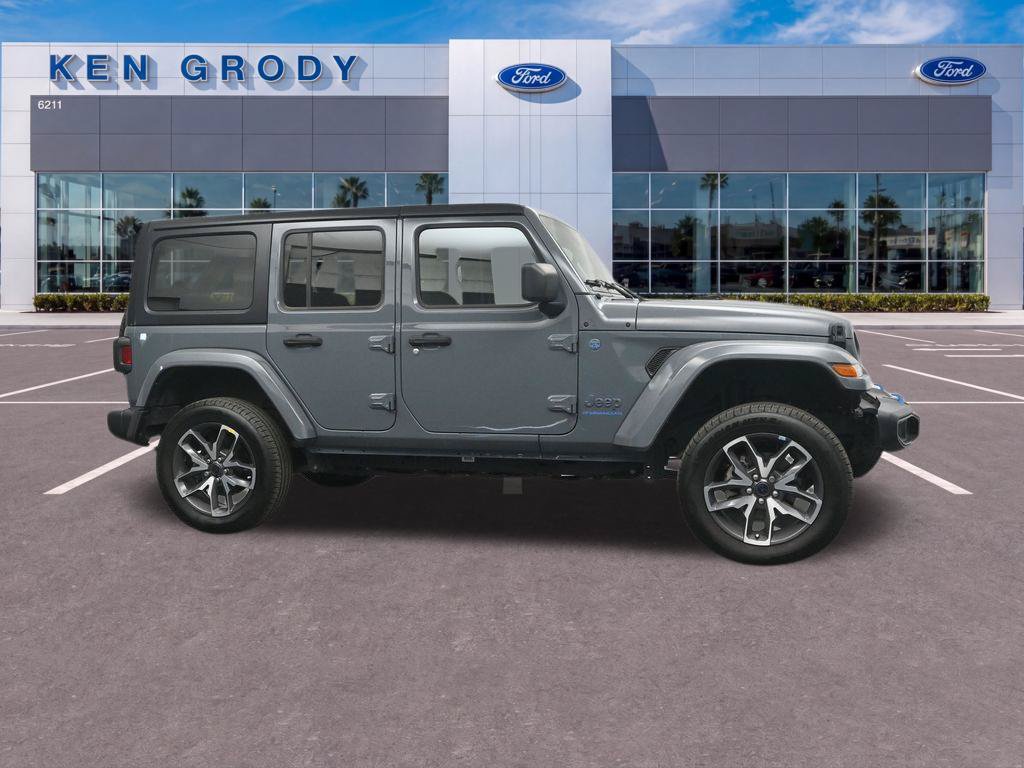 Used 2024 Jeep Wrangler Unlimited AWD/4WD image 3