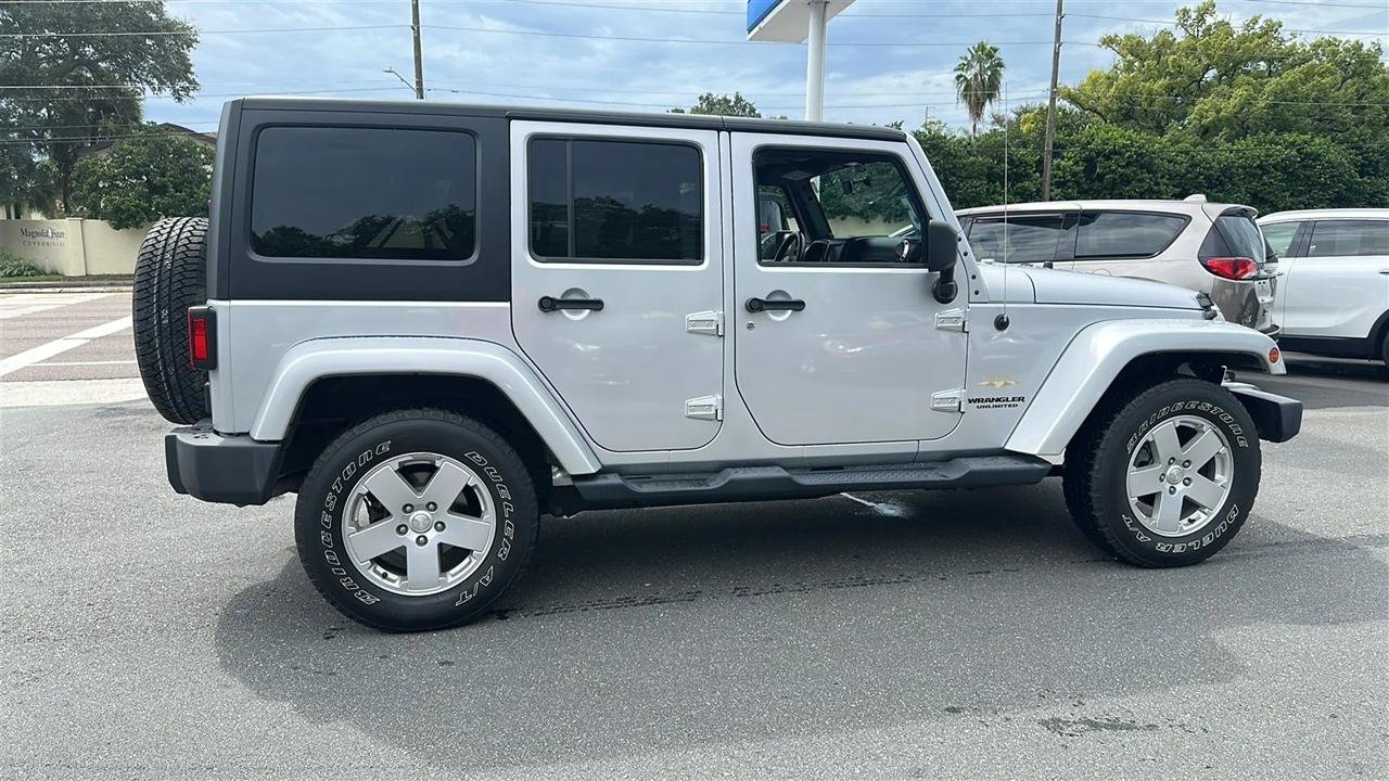 Used 2012 Jeep Wrangler Unlimited Sahara w/ Max Tow Pkg AWD/4WD image 10