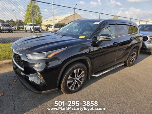 Used 2022 Toyota Highlander XLE AWD/4WD image 10