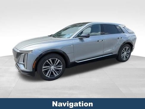 Used 2024 Cadillac Lyriq Luxury AWD/4WD image 2
