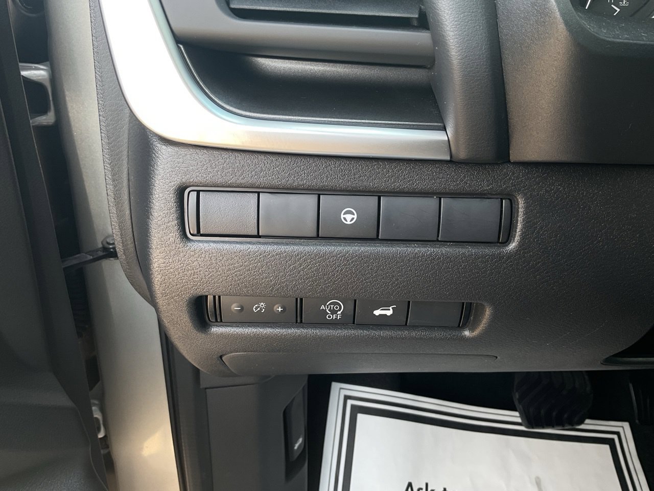 Used 2025 Nissan Rogue SV FWD image 21