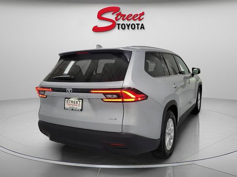 Certified 2024 Toyota Grand Highlander XLE image 4