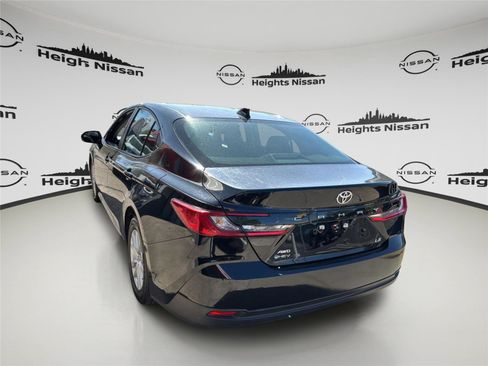 Used 2025 Toyota Camry LE w/ Convenience Package image 4
