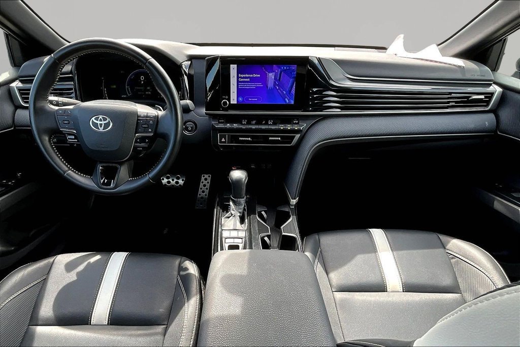 Used 2025 Toyota Camry SE FWD image 9