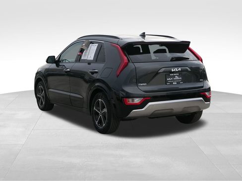 Used 2023 Kia Niro SX image 6