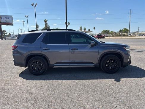 Used 2025 Honda Pilot Touring image 8