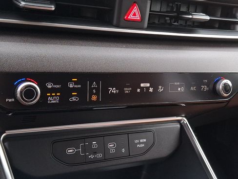 New 2026 Kia Carnival EX FWD image 8