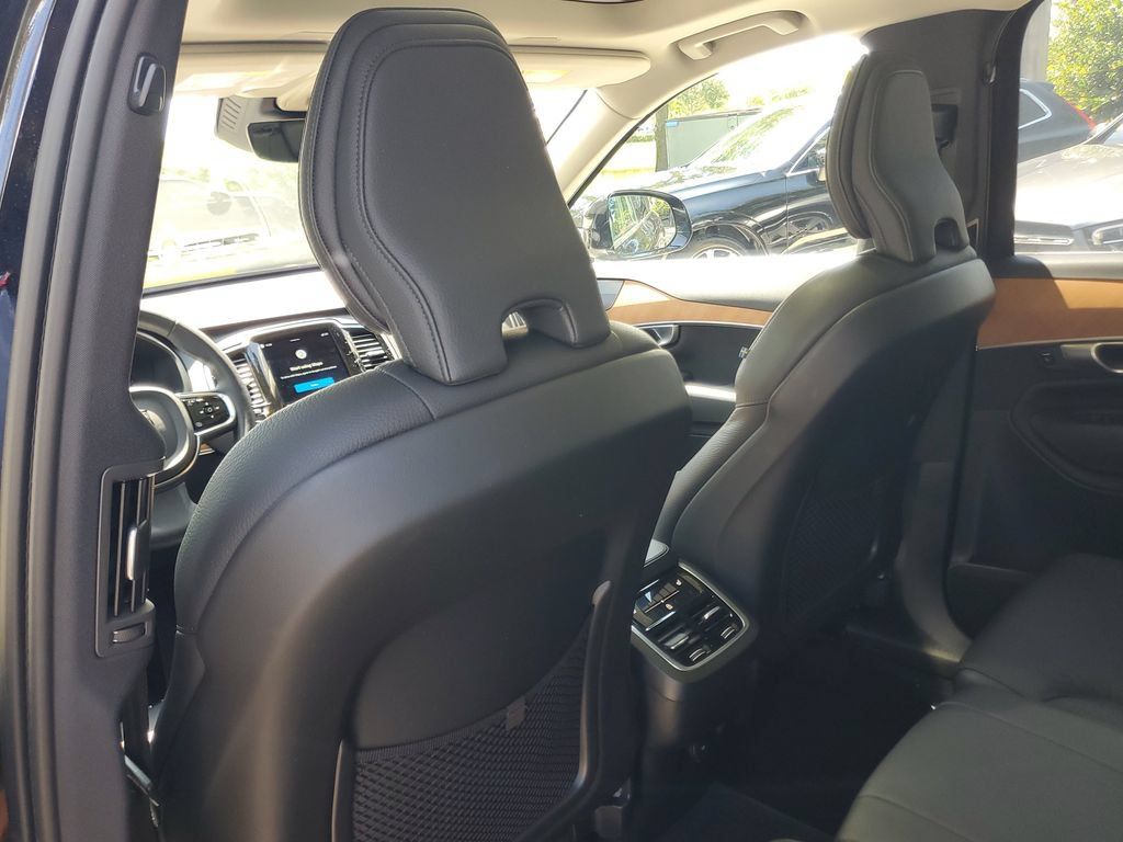 Certified 2024 Volvo XC90 B5 Plus w/ Protection Package Premier AWD/4WD image 12