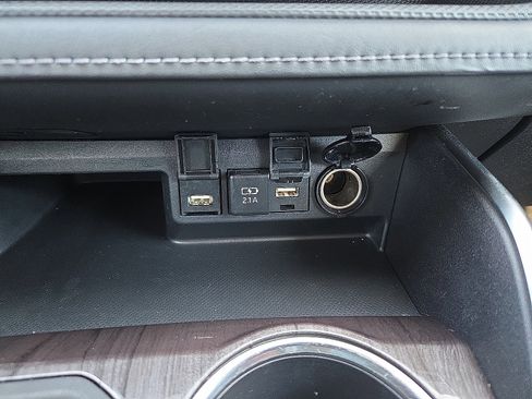 Used 2021 Toyota Highlander Limited image 22