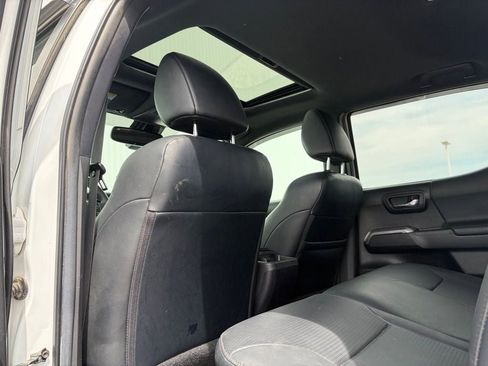 Used 2022 Toyota Tacoma Limited AWD/4WD image 17