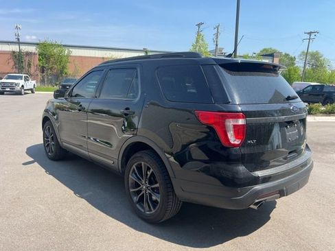 Used 2018 Ford Explorer XLT w/ Equipment Group 202A AWD/4WD image 7