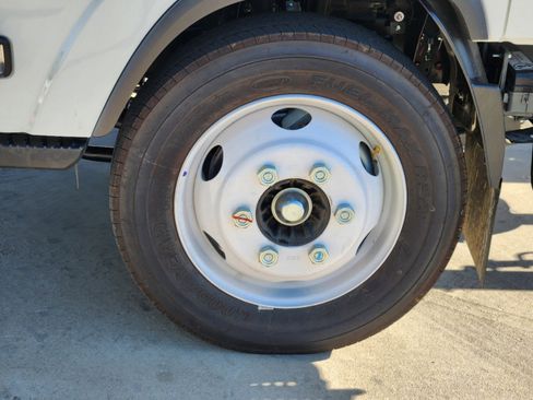 New 2025 Chevrolet Low Cab Forward image 10