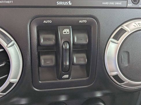 Used 2016 Jeep Wrangler Unlimited Rubicon w/ Connectivity Group AWD/4WD image 19