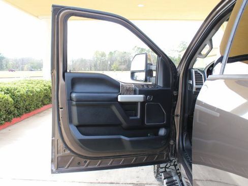 Used 2017 Ford F250 Lariat w/ Lariat Ultimate Package image 27
