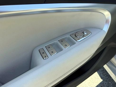 Certified 2025 Genesis G70 2.5T AWD/4WD image 17